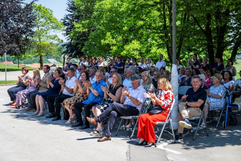Ponosni in veseli, da so se našemu vabilu odzvali številni gostje in skupaj z nami ustvarili nepozaben dan.
